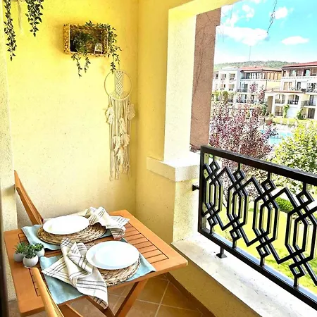 Apartment студио в затворен комплекс *